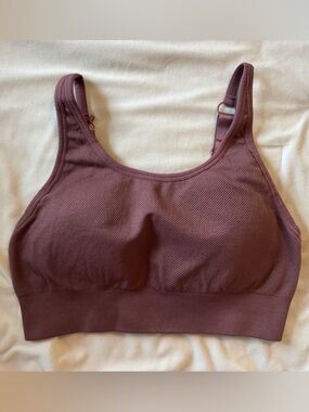 Seamless Ribbed Sports Bra in Mauve - Women's Comfort Support